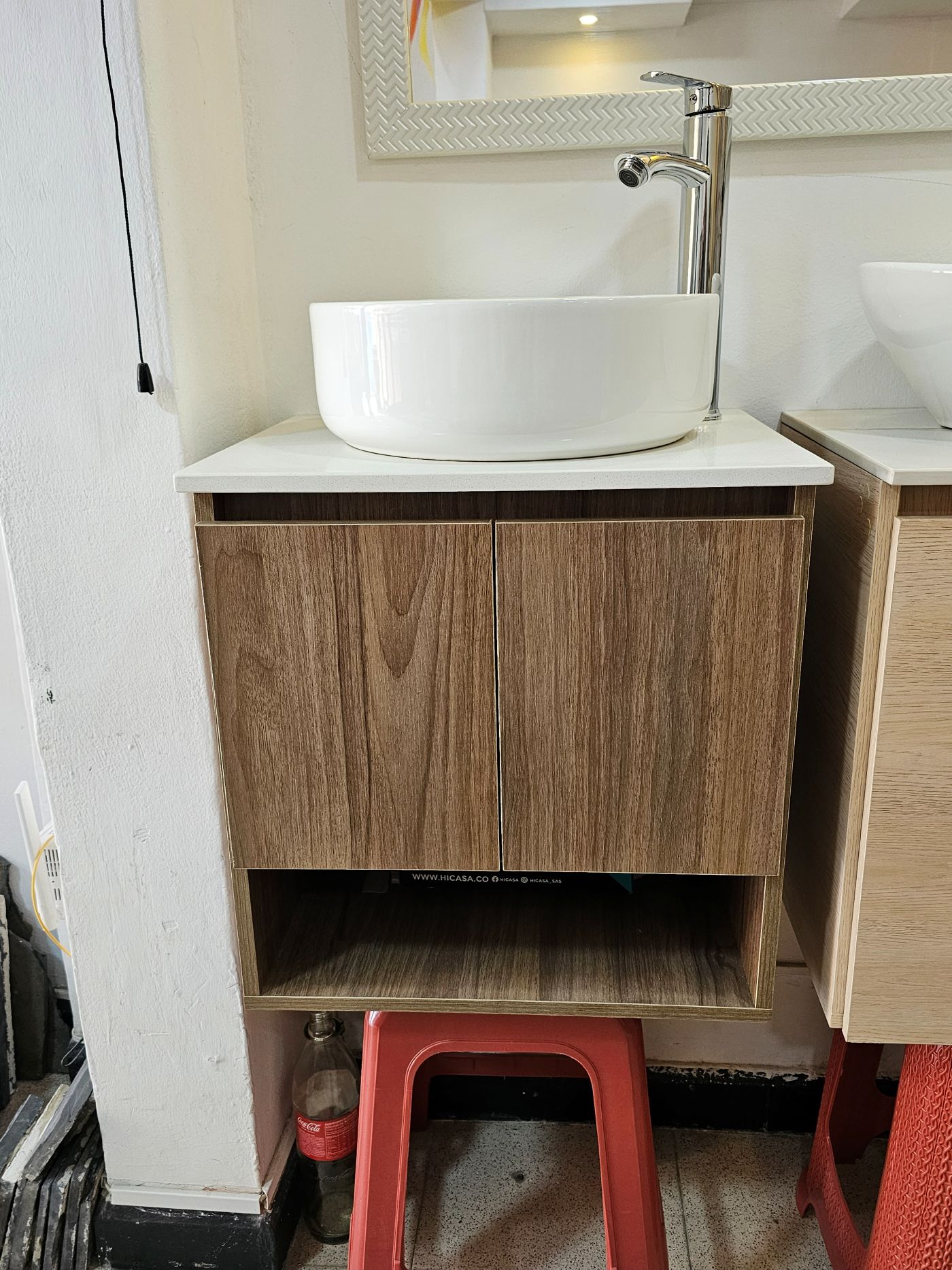 Mueble de baño color nogal medio